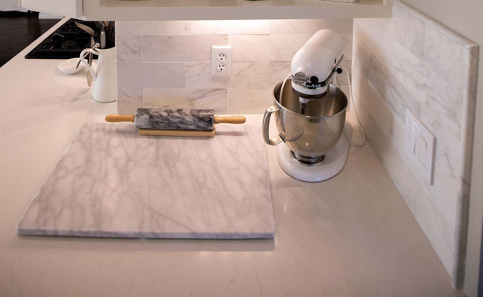 Tilework. Marble tile in elegant kitchen